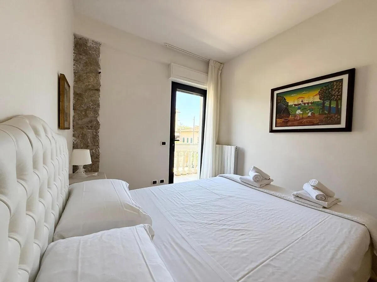 Classic 3 Suites Sul Mare Marmo Di Carrara Design Marina di Pietrasanta 0*,  Italia