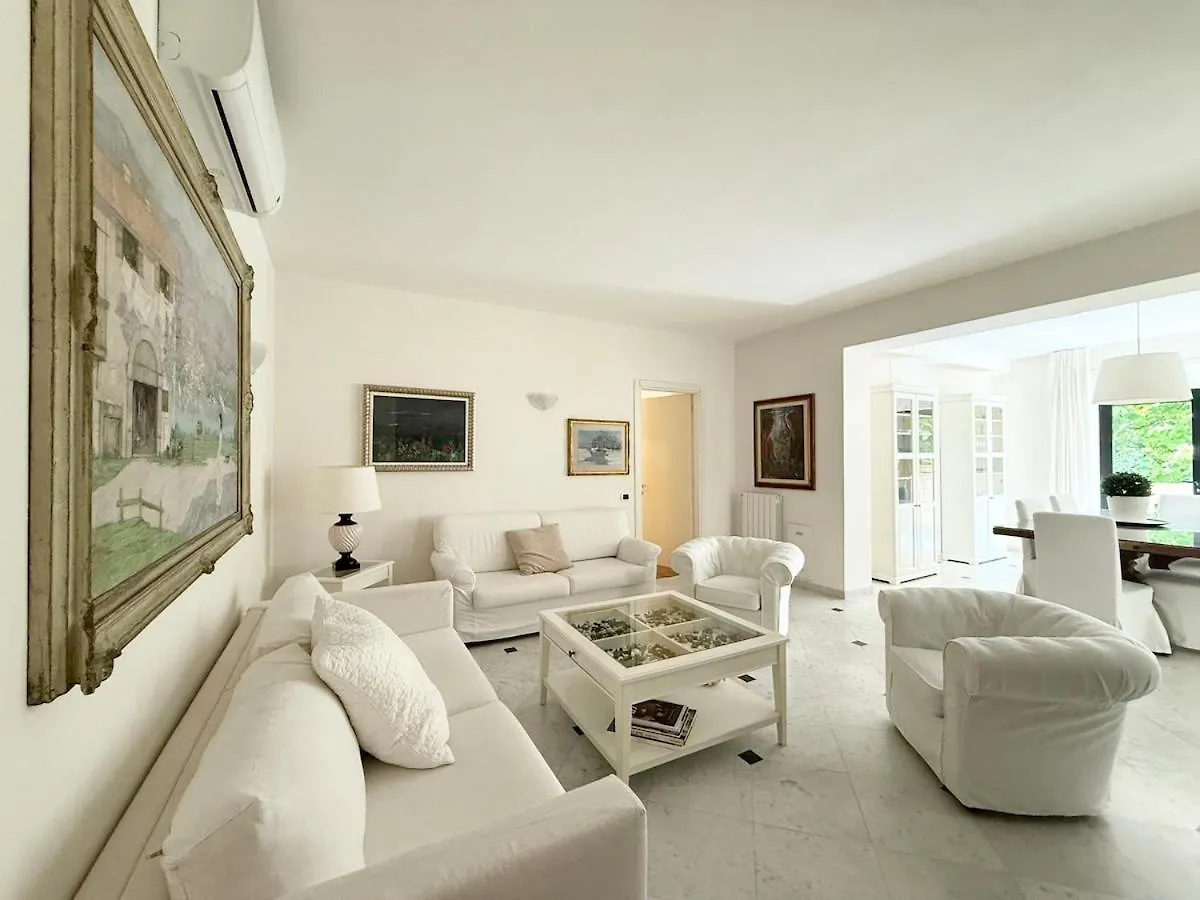 Classic 3 Suites Sul Mare Marmo Di Carrara Design Marina di Pietrasanta