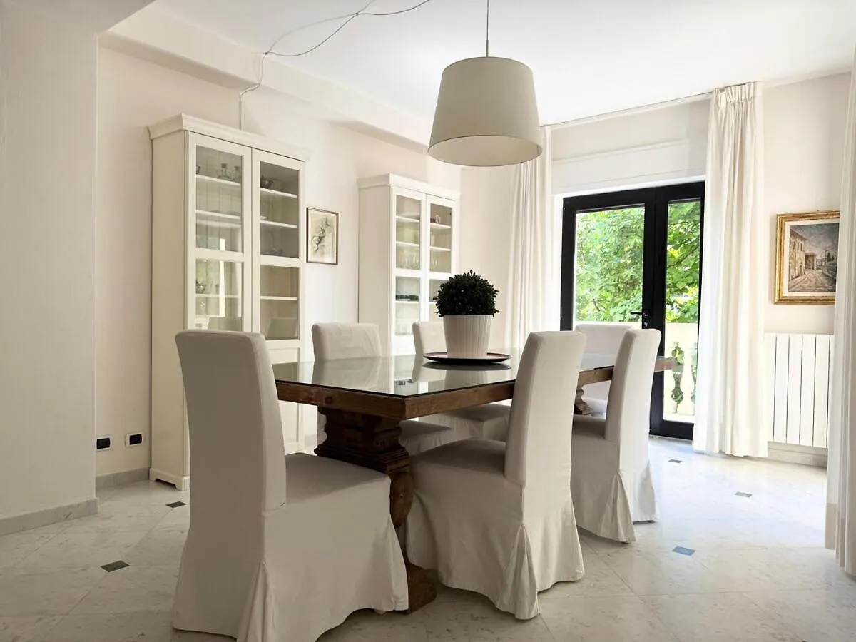 Classic 3 Suites Sul Mare Marmo Di Carrara Design Marina di Pietrasanta