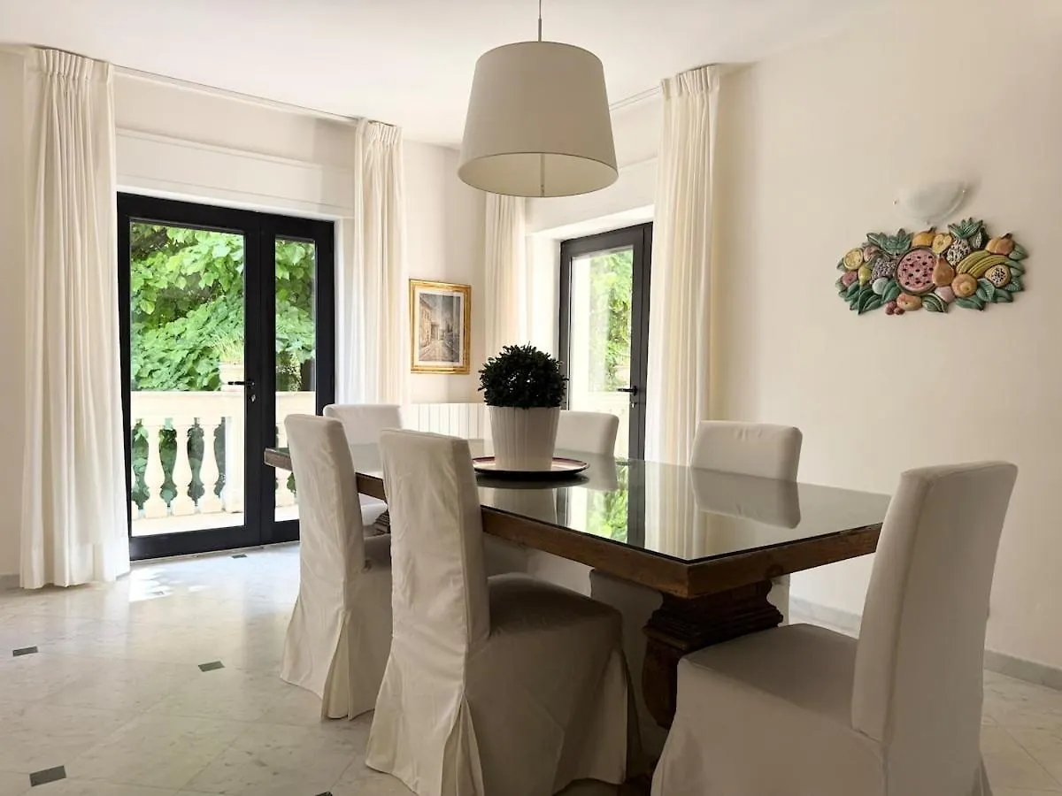 Classic 3 Suites Sul Mare Marmo Di Carrara Design Marina di Pietrasanta Italia