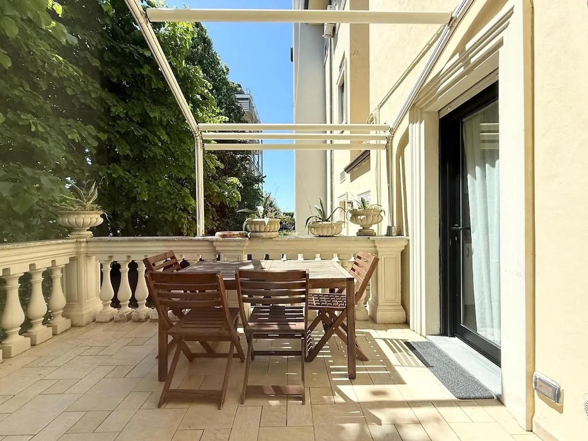 Apartment Classic 3 Suites Sul Mare Marmo Di Carrara Design Marina di Pietrasanta