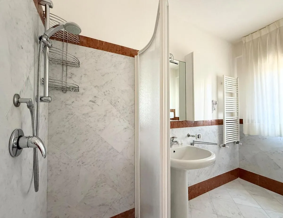 Apartment Classic 3 Suites Sul Mare Marmo Di Carrara Design Marina di Pietrasanta