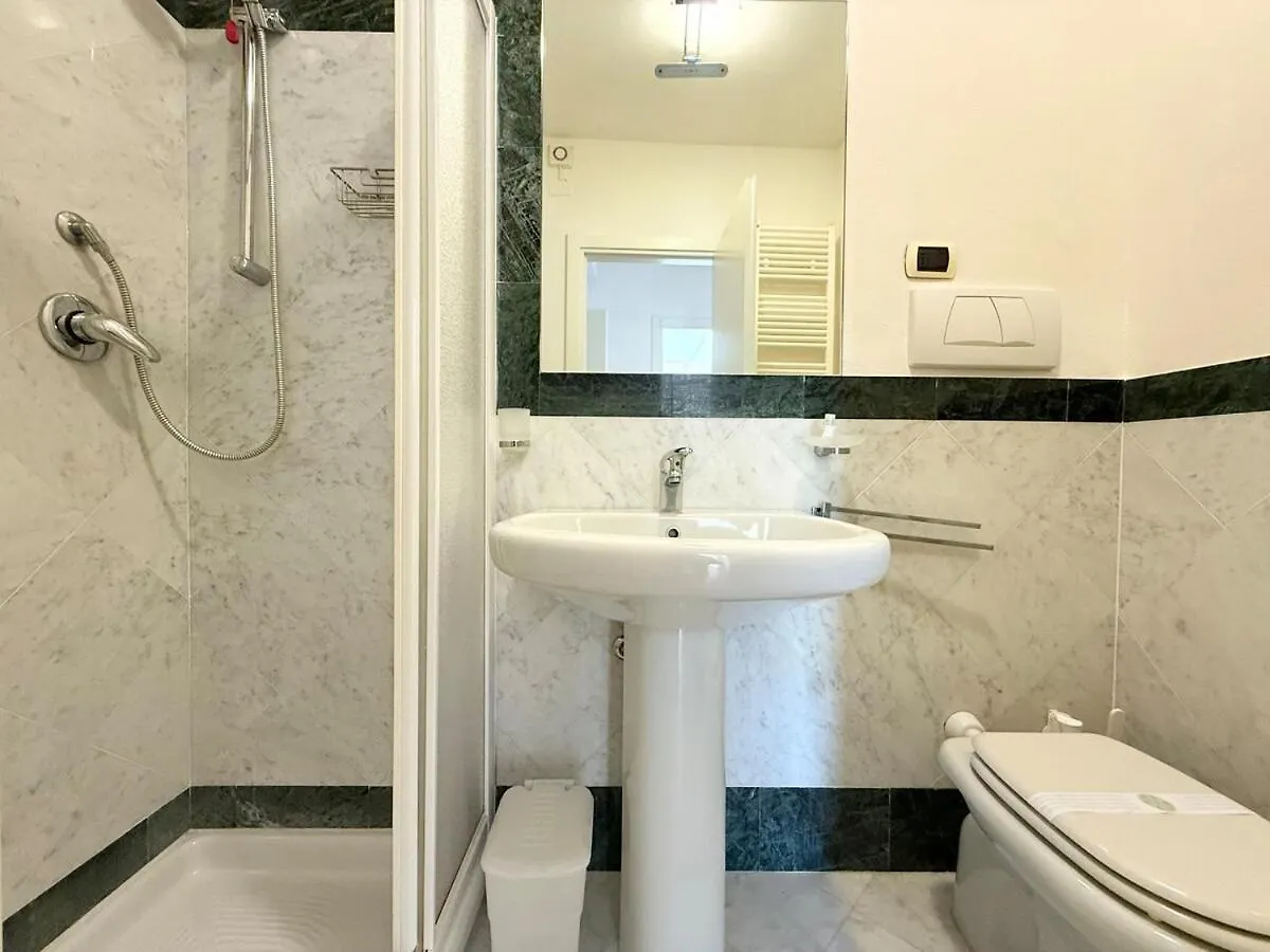 Classic 3 Suites Sul Mare Marmo Di Carrara Design Marina di Pietrasanta Italy